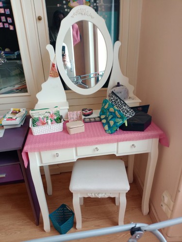 Coiffeuse blanc avec petit - coiffeuse,