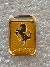 Pin's Petit Ferrari marque emblème sigle logo insigne Sigle voiture Cheval