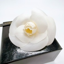 Broche CHANEL Camélia Blanc 830-27361 Corsage Vintage Authentique Accessoire ...