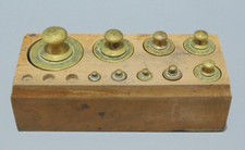 -ANCIENNE BOITE DE POIDS pour