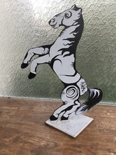 Statue contemporaine de cheval