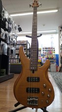 Guitare basse électrique