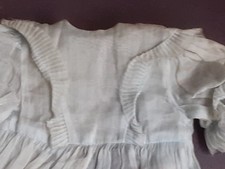 Ancienne et authentique , robe en organdi d'une poupée     Bonomi