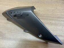 Un Carénage cache lateral cache droit HONDA CB125R 64451-K98-E000