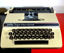 Machine à écrire Vintage / Portable Typewriter - PETITE SUPER INTERNATIONAL, TBE