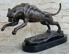 Sculpture En Bronze De Lion De Montagne Bugatti Signée Avec Base En Marbre