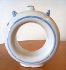 Gourde en faïence : Nevers