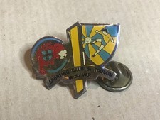 pins SPORTING CLUB TOULON et du VAR signé STADIUM. foot football FRANCE