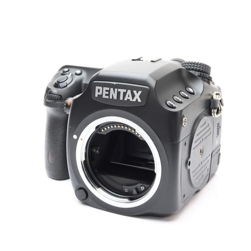 Pentax 645d medium format dslr - format,