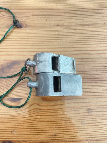 Lot ancien sifflet police - ancien,
