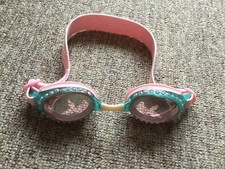 RAVISSANTES LUNETTES PISCINE