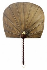 Rare Grand Éventail uchiwa ancien, XIXe, papier tressé huilé, bois sculpté