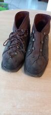 anciennes chaussures de montagne ski à lacets et en cuir 