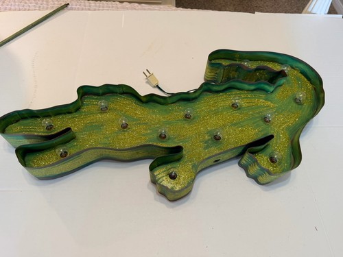 Lighted alligator round top - alligator,