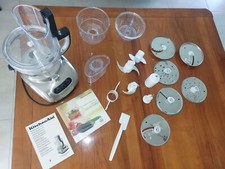 Robot ménager multifonctions KITCHEN AID Artisan avec multiples accessoires