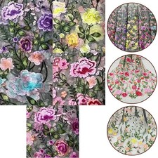 Tissu tulle brodé pivoine