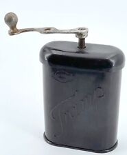 Moulin à café Tramp en bakelite bordeaux, objet militaire , WWII , Allemagne