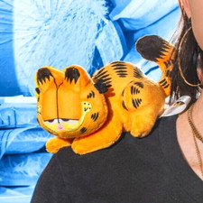 ✤ New GARFIELD Stuffed Cat