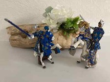 4 ⚜️ Deux Figurines