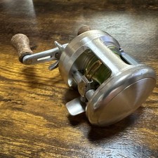 Moulinet d'appât double poignée Daiwa Millionaire 103