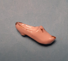 fève ancienne 1ère époque SABOT Long. 2,5cm porcelaine émail blanc et or