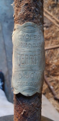 Vieux cadre vélo et - vieux,