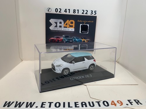 Citroën blanche avec - ds, 3