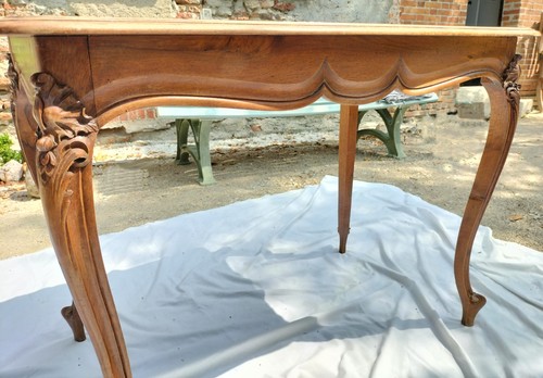 Table milieu noyer - milieu, en