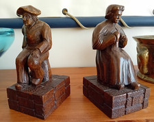 Serre Livres Bois sculpté - Vieux Couple  H: 18 cm