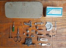 PFAFF anncienne boîte métal et accessoires divers pièce outil d'origine d'époque