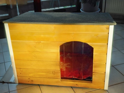 Grande niche pour - , chien