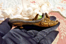 MERCERIE ANCIENNE, ANCIEN PORTE DÉ à COUDRE XIXe figurant un soulier en métal