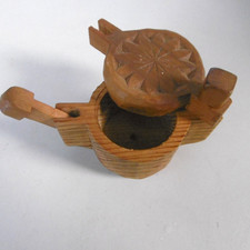 petite saliere sculptee en bois queyras