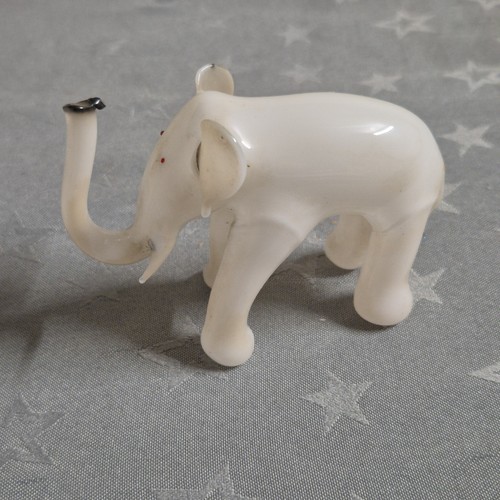 Très bel éléphant - trÈs, en