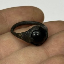 Véritable bague romaine ancienne en bronze avec pierre d'onyx