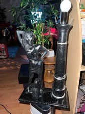 Lampe Décorative Noire Argentée Femme Stylé Avec Lampadaire Haut Boule Blanche