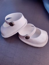 Chaussures d'une poupée "
