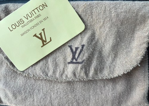 Louie vuitton - louie, pm