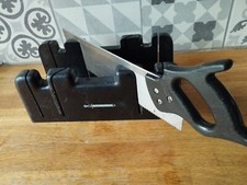 1 Boite à onglet MAGNUSSON + 1 Scie à Dos de 35 cm