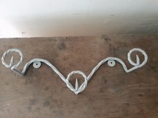 Porte manteaux mural, trois patères,  en fer forgé. 