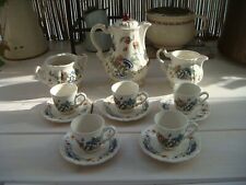 5 tasses, sucrier, Cafetière