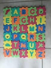Tapis puzzle en mousse lettres de l'alphabet  complet coloré