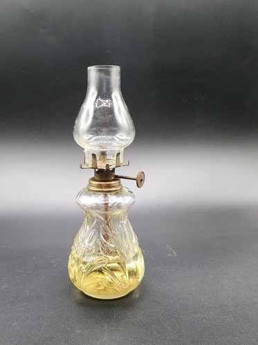Ancienne petite lampe huile - à,