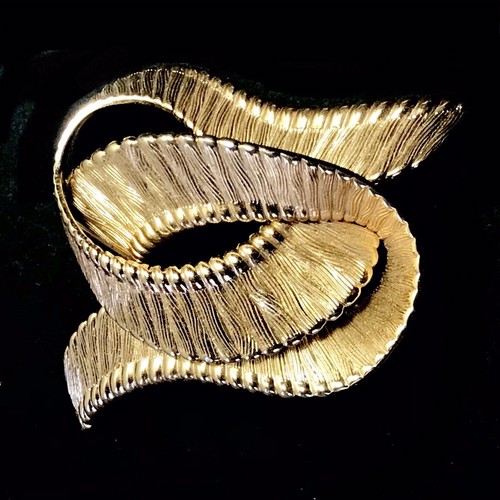 Authentique importante broche - authentique,