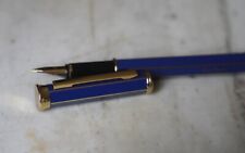 TRES BEAU STYLO PLUME PIERRE CARDIN EN LAQUE BLEUE & PL. OR A PANS COUPES