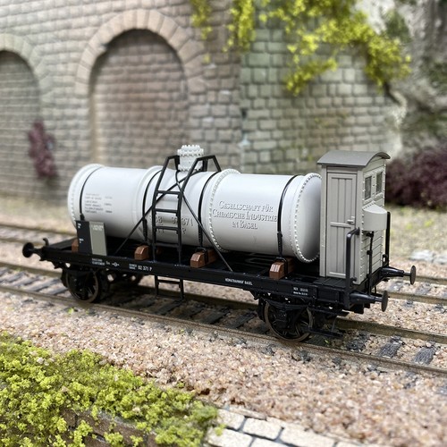 Wagon citerne avec guérite