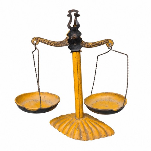 Petite balance ancienne - , à