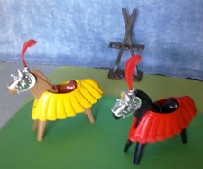 Lot playmobil vintage médiéval, moyen-âge : 2 chevaux + 1 râtelier