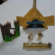 L17 Village Asterix Atlas 5p maison Ordralfabetix étal 2 perso palissade trouée
