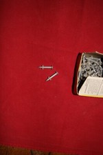 Boite entamée de 66 clous